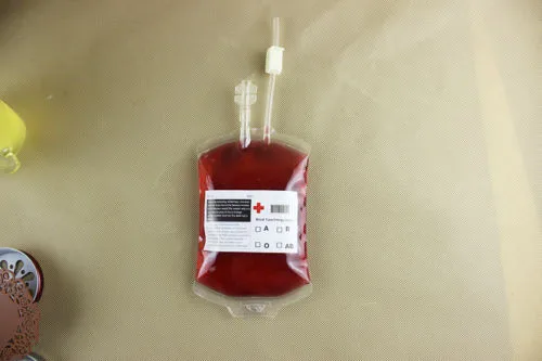 

5X Vampire Diaries Props Reusable Blood Drink Bag Pouch Cosplay figure Creative Gift +1pcs 10ml Syringe Grade Factory price