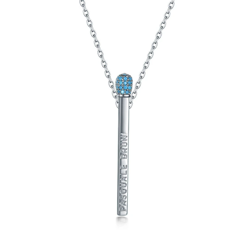 Женское колье с подвеской в виде микрофона кристаллами