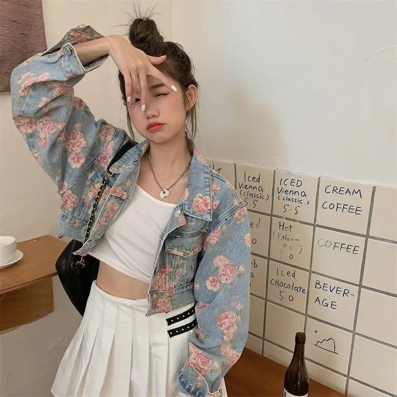 Куртка женская джинсовая короткая однобортная с карманами верхняя одежда из