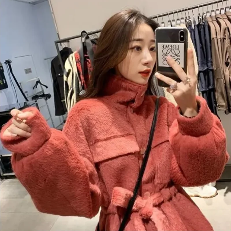 

Fashion Thick Warm Winter Jacket Woman Made Fur Coat Super Atmosphere Slim Teddy Fashion Long Sleeve Women Jacket