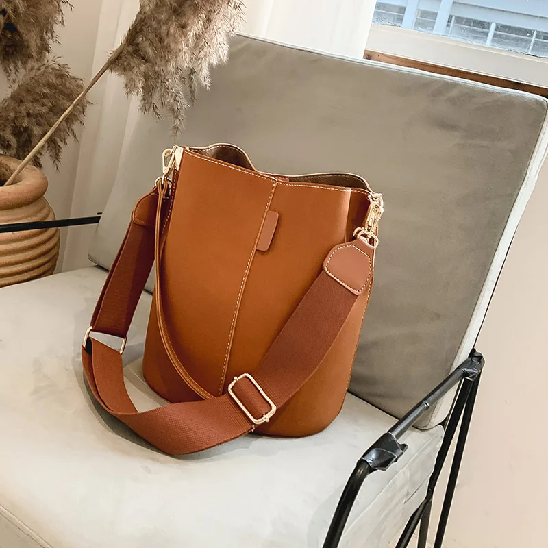 Качество Искусственная кожа crossbody сумки для женщин ретро дамы сумка заклепки клапаном сумка женская через плечо с цепочкой сумка