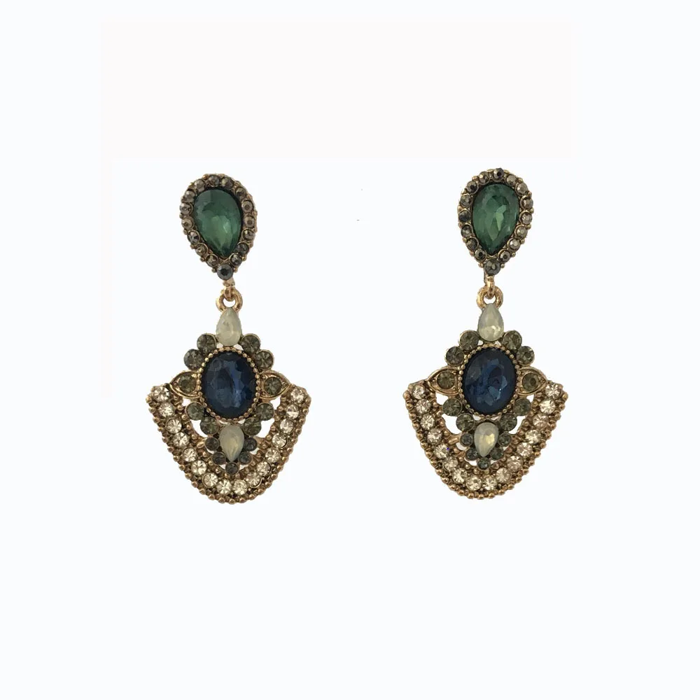 Красивые зеленые серьги подвески с драгоценными камнями эффектные для женщин и