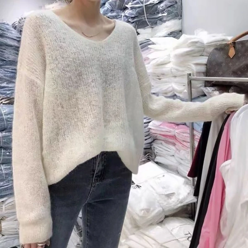 Женский мохеровый пуловер тонкий с V-образным вырезом |