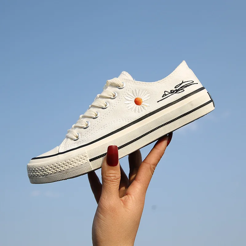 

New Low-cut Small Daisy Canvas Shoes Women Ulzzang Korean Version of All-match Sneakers 2021 New All-match Casual Shoes