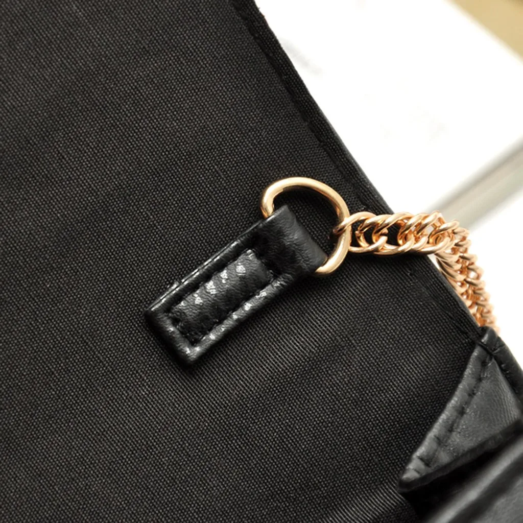 Женская сумка однотонная простая на плечо модная маленькая квадратная цепочке