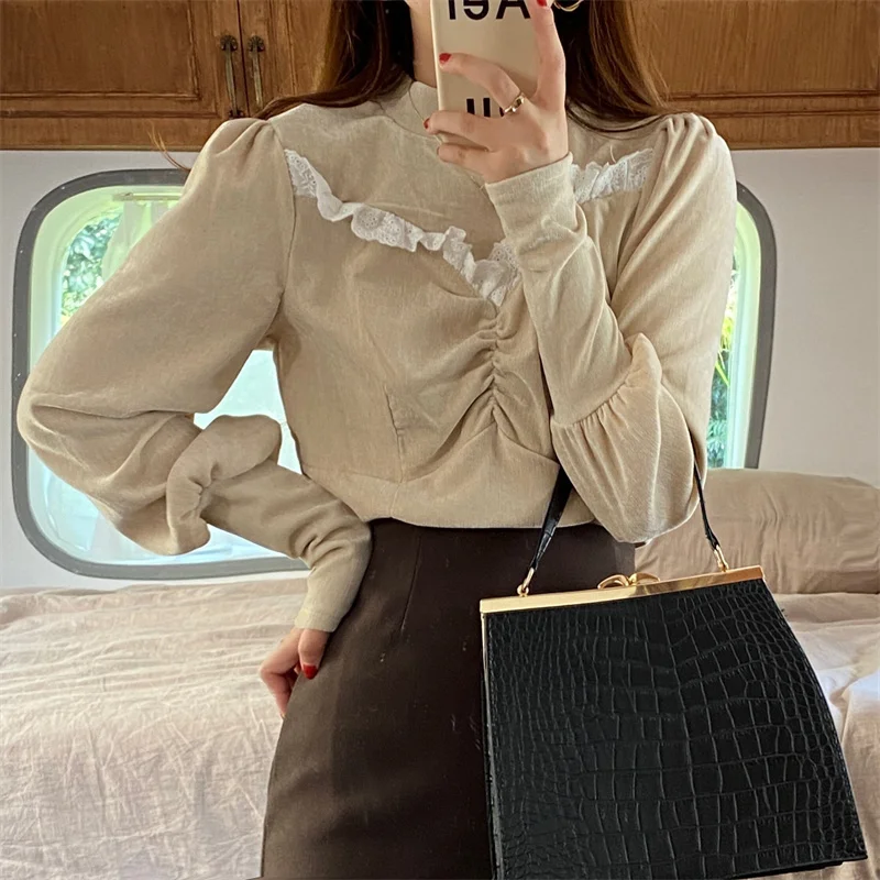 

Shirt women's autumn and winter design sense of minority top new 2021 temperament half high collar stitched bubble sleeve velvet
