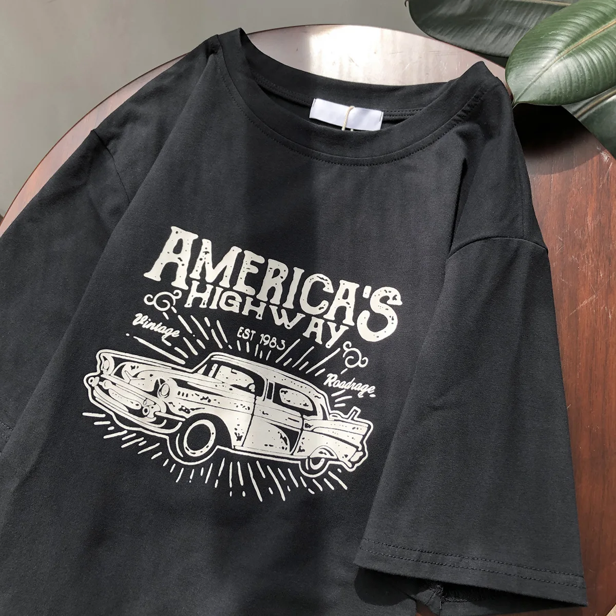 

COZOK Ins Short Sleeve T-shirt Female 2021 Spring New Korean Graffiti Print Loose Casual Round Neck Top 1655