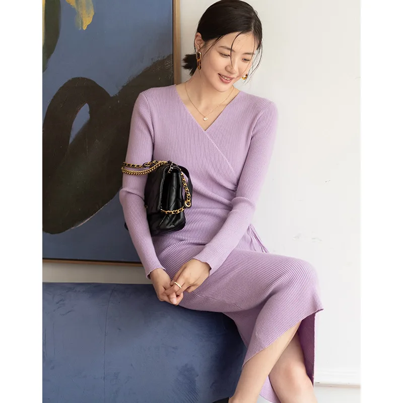 

Женское трикотажное платье с V-образным вырезом и длинными рукавами