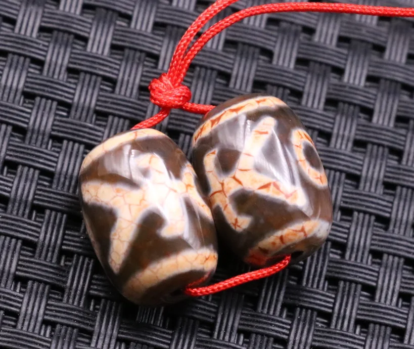 

Пара энергии Тибетский Старый Агат Guiren Tairen символ большого человека бусины дзи амулет