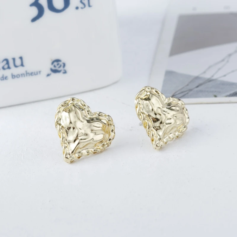 

Jaeeyin 2021 New Summer Small Mini Metal Heart Gold Color Trendy Simplicity Temperament Exquisite Decorate Earring Girls Banquet