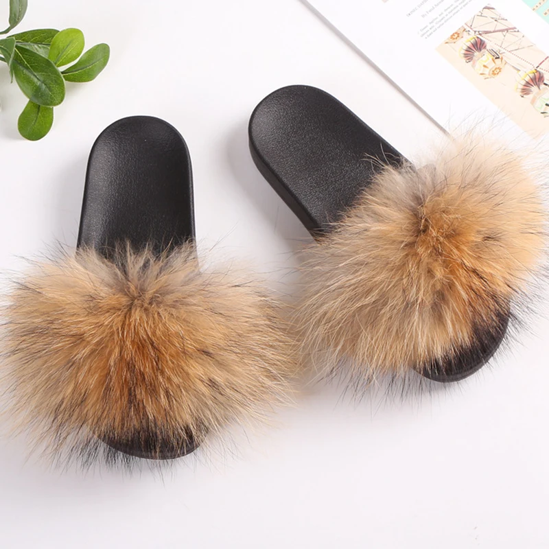 Natural raccoon fur Модные женские шлепанцы с пушистым лисьим мехом; сандалии с мехом енота; Вьетнамки с мехом; домашние тапочки на плоской подошве; Женская потрясающая пушистая обувь - Цвет: Natural raccoon fur