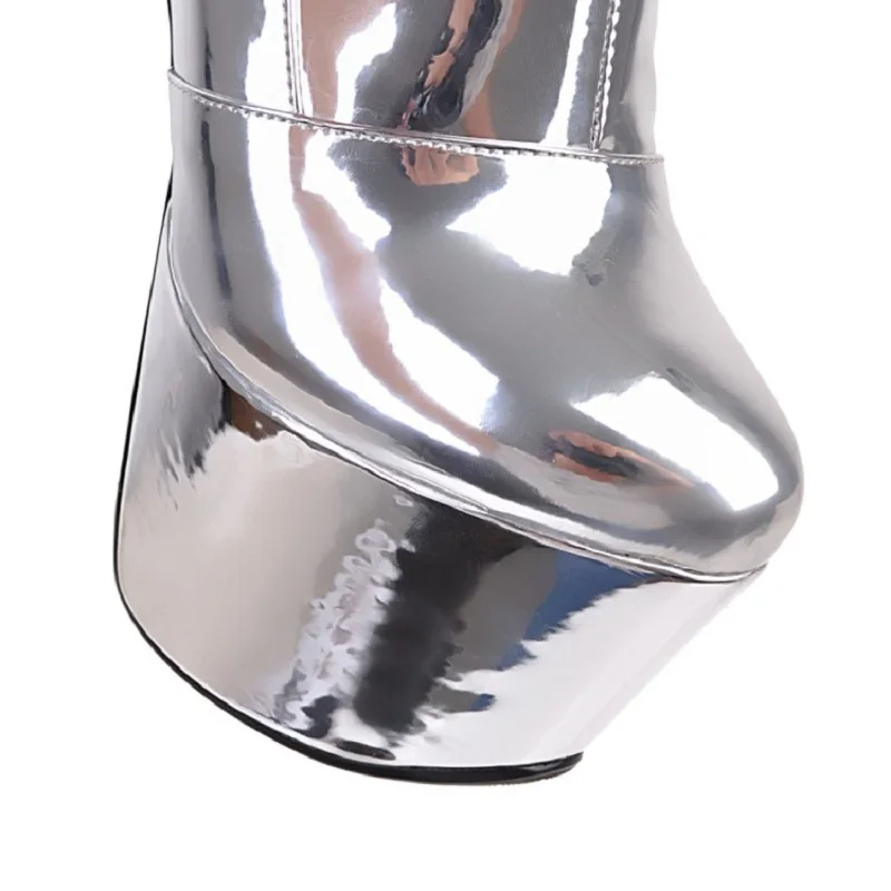 Женские сапоги выше колена с круглым носком на тонком каблуке серебристые