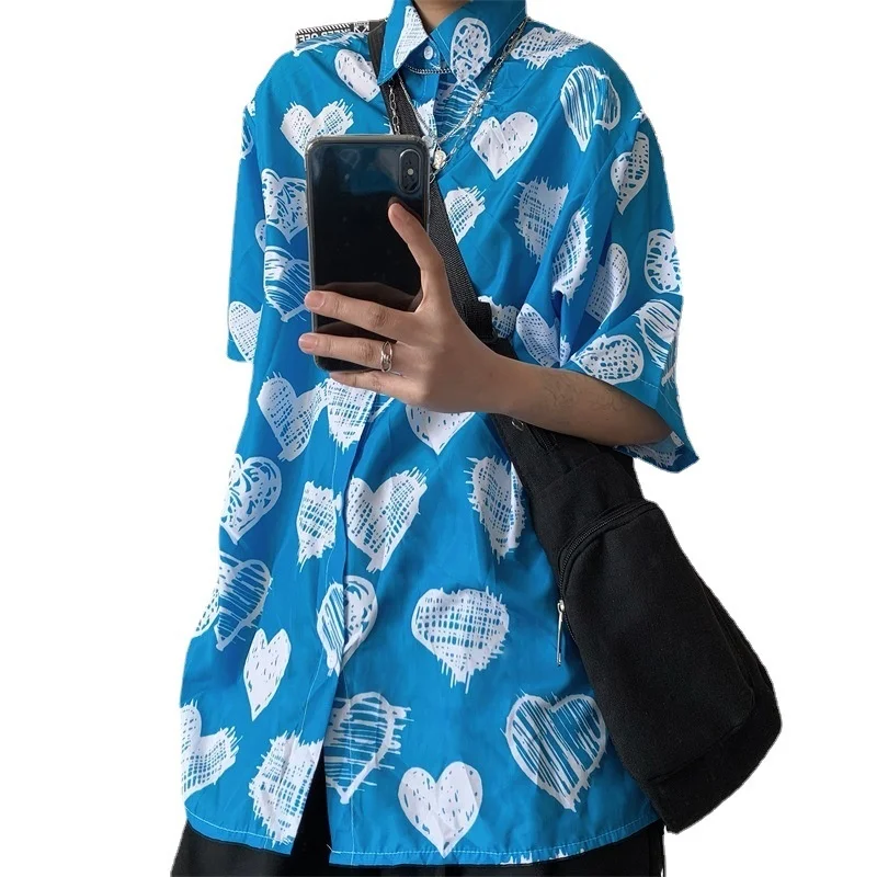 

Рубашка женская с принтом сердец, Повседневная Блузка с коротким рукавом, на пуговицах, свободная уличная одежда в стиле Харадзюку, лето