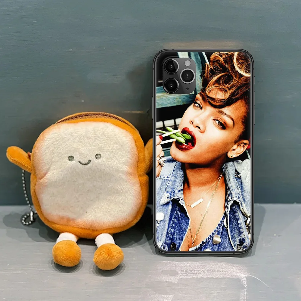 

Rihan Na Phone Case Cover Hull For iphone 5 5s se 2020 6 6s 7 8 11 12 mini plus X XS XR PRO MAX black Cell Tpu Cover Fashion