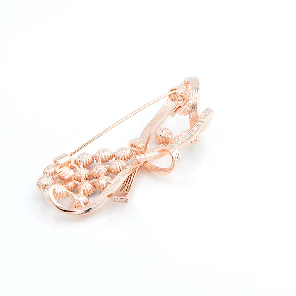 

CINDY XIANG Red And Green Color Rhinestone Bow Brooches For Women Christmas Fashion Bowknot Pin Brooch Winter Jewelry Good Gift