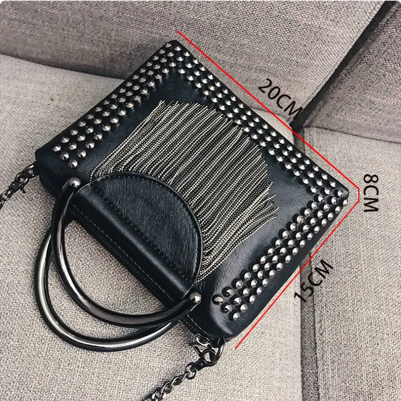 

Free shipping Black bag evening bags 2020 Korean fashion shoulder bag ladies messenger bag chain bag rivet tassel bag Party bag