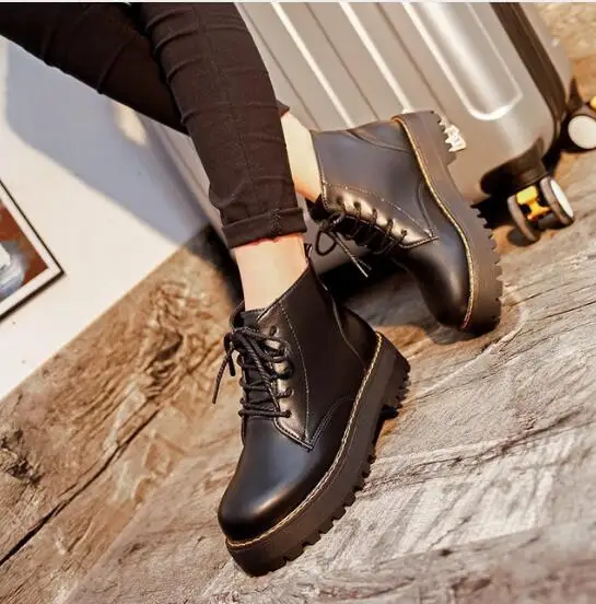 Ботильоны женские ботинки с круглым носком байкерские на плоской подошве со