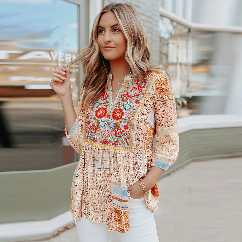 

Женский топ с длинным рукавом и V-образным вырезом