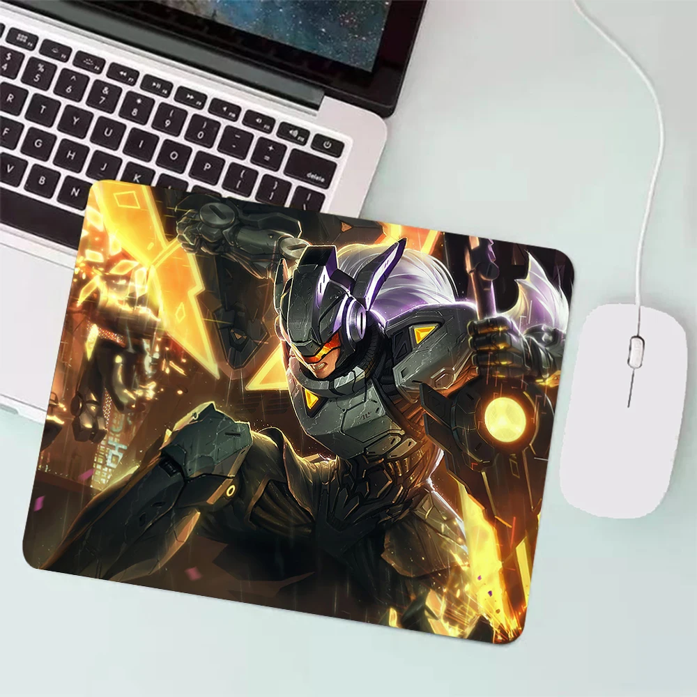 

Маленький игровой коврик для мыши League of Legends Leona, игровой коврик для клавиатуры и мыши, компьютерный коврик для мыши, коврик для ноутбука, ани...