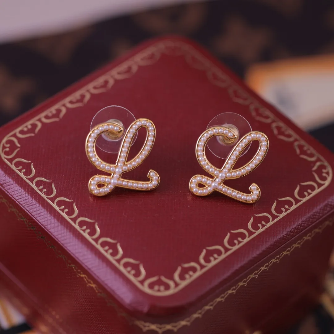 

B54 Brand C Fashionable earrings, high-quality standard brass material, full zircon micro-inlaid, gold-plated color retention