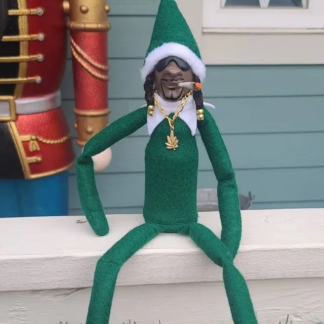 

Novelty DIY Rap Star Snoop on A Stoop Elf Doll Spy On A Bent Rapper ornaments Elf Doll Home Decor New Year Gifts In-Stock