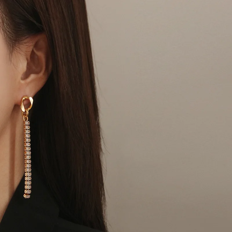 

2021 brass plated with genuine gold, stylish, vintage long zircon earrings