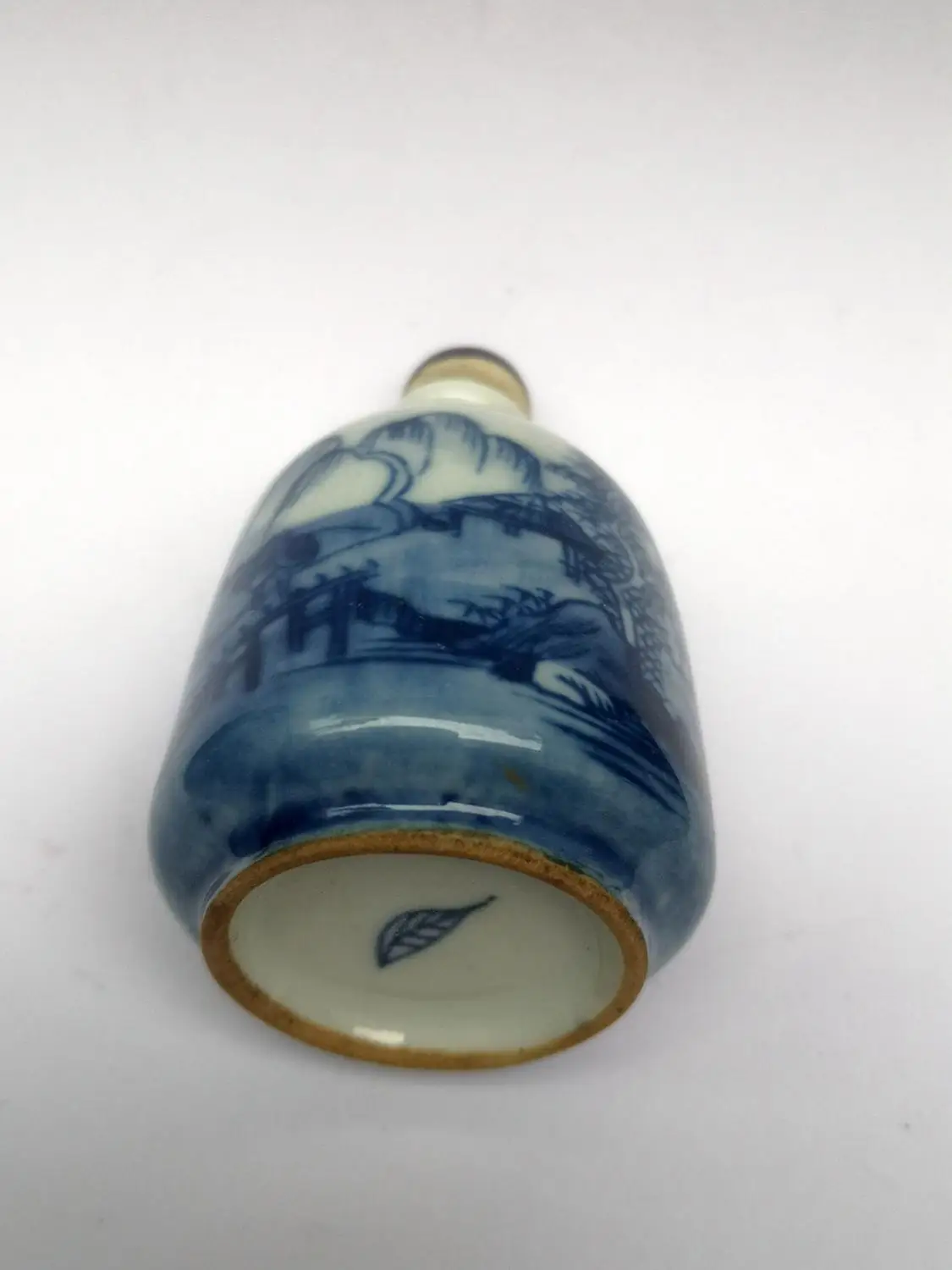 

YIZHU CULTUER ART Collection Chinese Old blue-and-white Porcelain Landscape Figure Snuff Bottle Decoration Gift