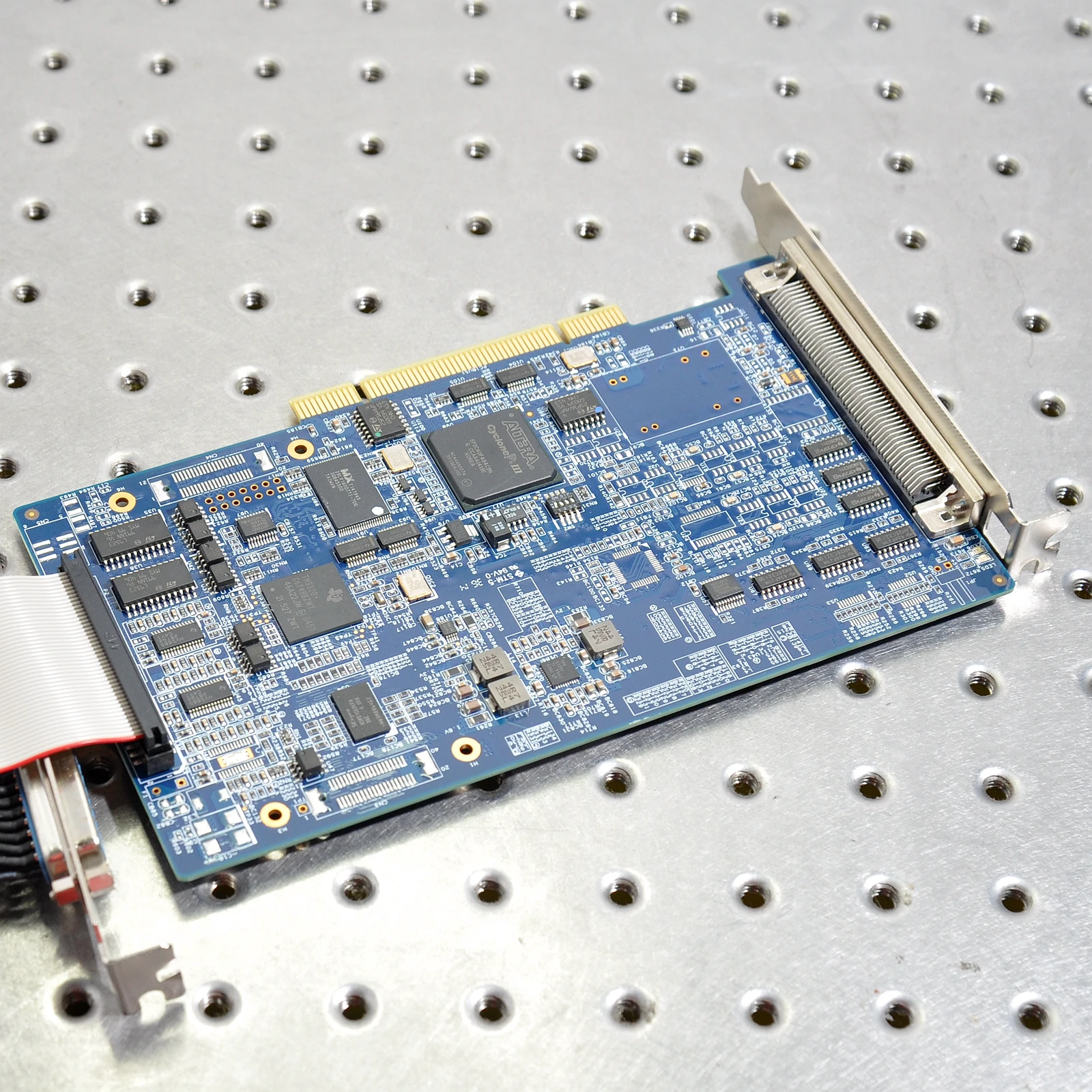 

ADLINK AMP-204C DSP-based 4-axis advanced pulse motion control card