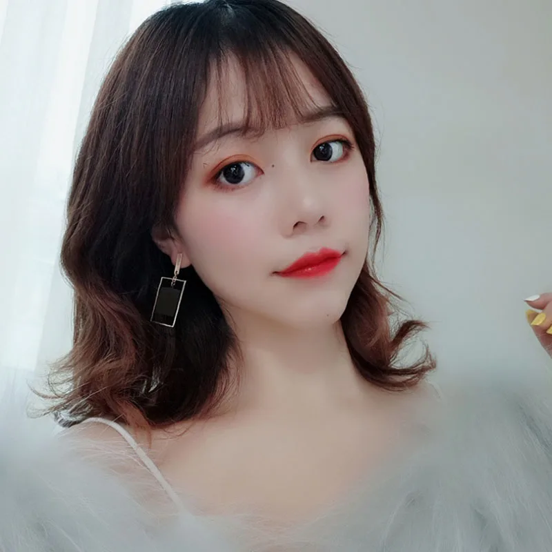 

Fashion Luxury Ladies Hollow Letters Black Square Earrings Banquet Wedding Versatile Exquisite Earrings Studs