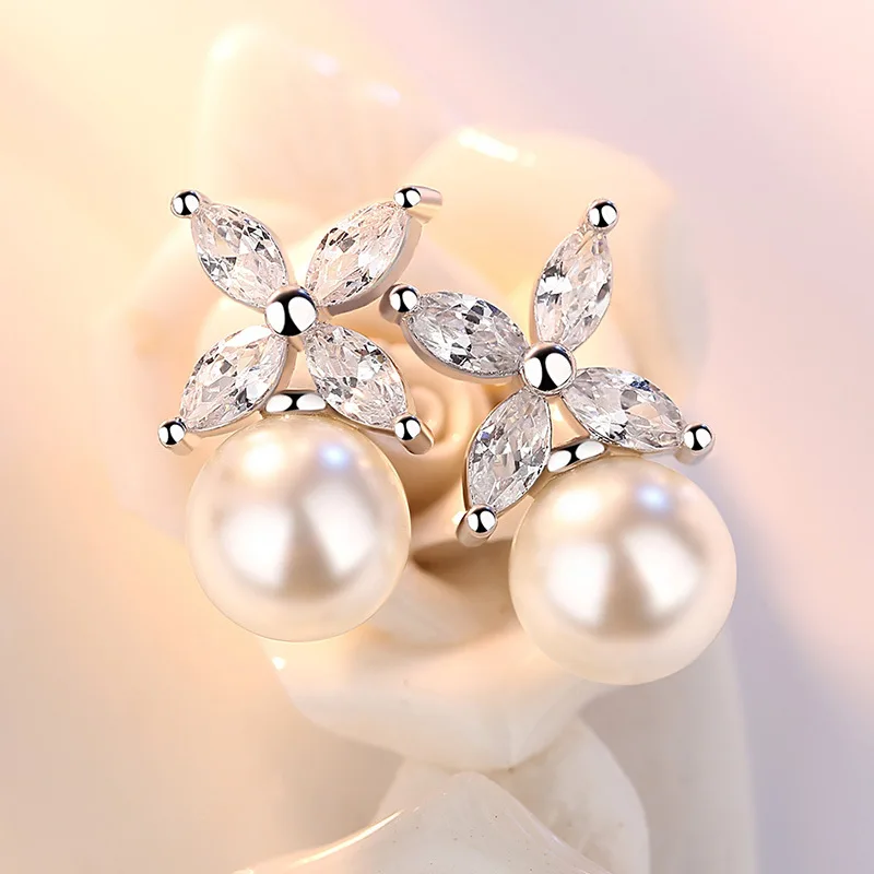 

Women's Fashion Four Clover Stud Earrings Shiny AAA Zircon Imitation Pearl Earring Stud Simple Elegant Earring Piercing Jewelry