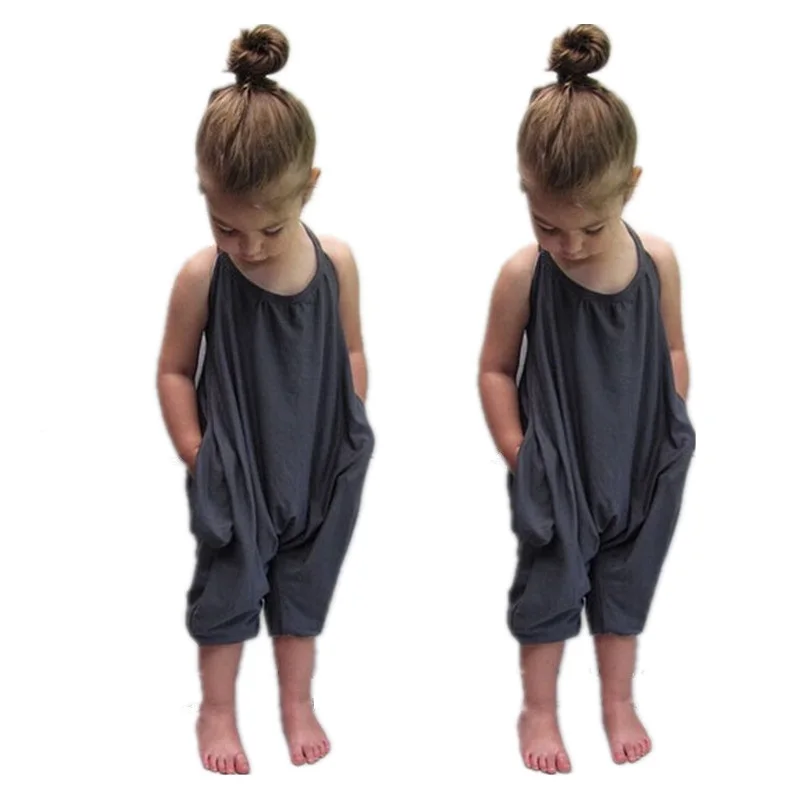 Комбинезон для маленьких девочек однотонный черный ромпер на лямках шаровары
