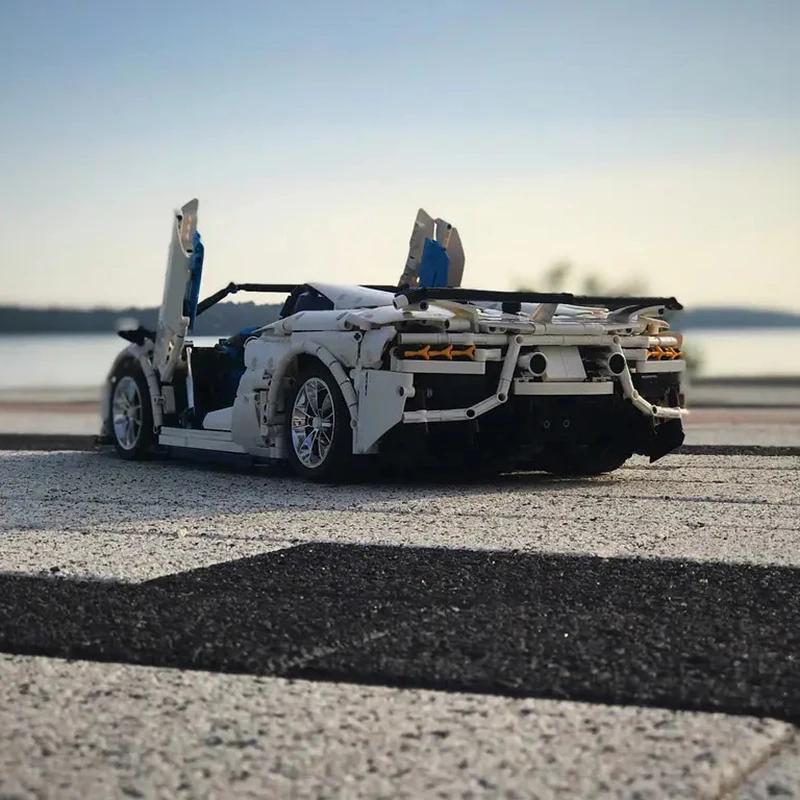 В наличии белый Lamborghinis MOC-17698 с оригинальной коробкой Aventador SVJ Roadster bricks Technic 42115