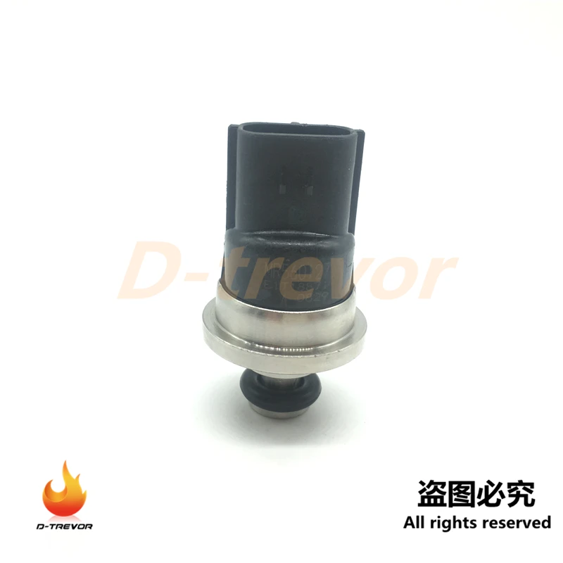 For Mitsubishi Montero Pajero  New High Quality Fuel Pressure Sensor MR560127 E1T18871