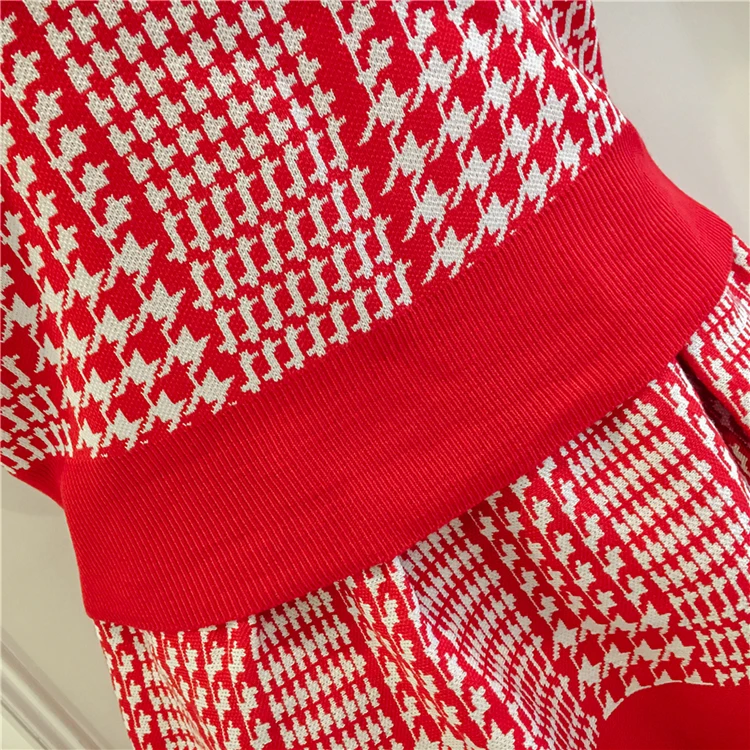 Женский трикотажный комплект из двух предметов клетчатый свитер с длинным