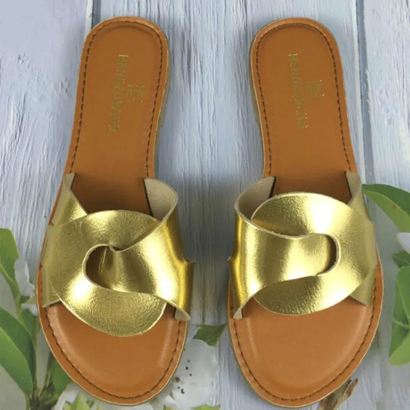 

Summer Fashion Outside Women Slippers New Casual Flat Soft Bottom Female Slides Breathable Sexy Woman Shoes Outside Flip Flops