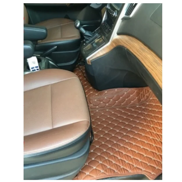 По желанию заказчика полный набор автомобильные коврики в салон + коврик для