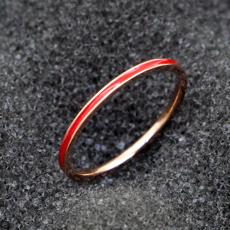 Кольцо женское титановое розовое золото 1 мм тонкое эмалированные модные