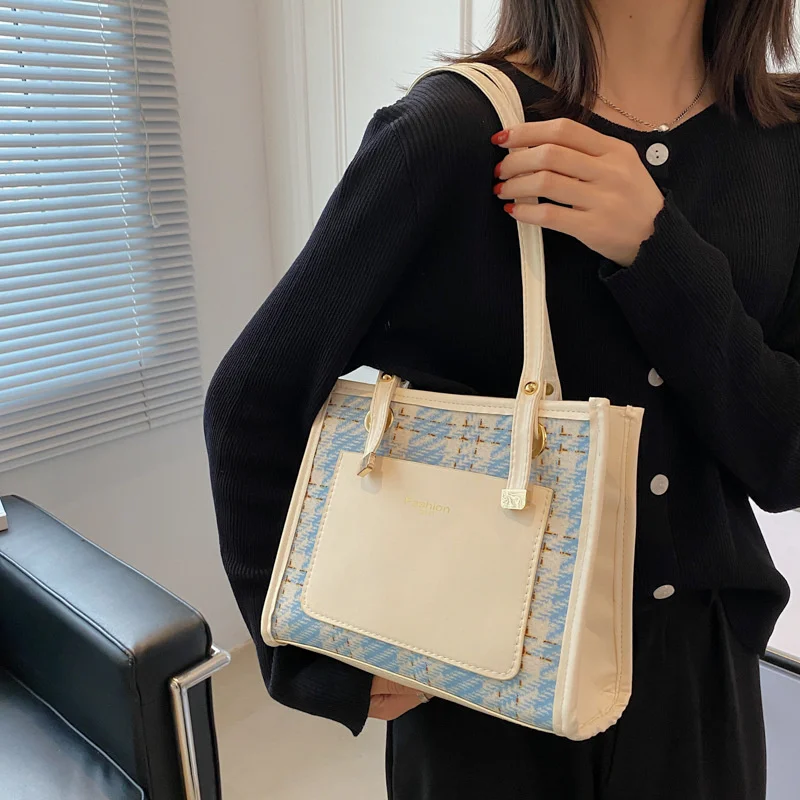 

Женская сумка, вместительная сумка-тоут на одно плечо, новая модная сумка в иностранном стиле, подходящая по цвету клетчатая сумка через пле...