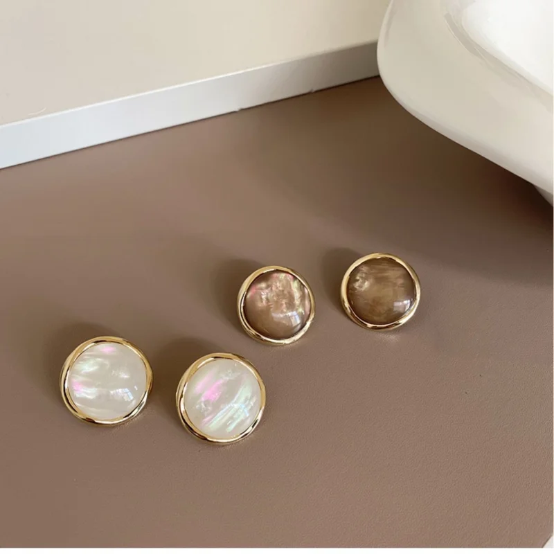 

Retro Design Geometric Earrings Hot Sale Popular Style Vintage Temperament Brown White Earrings For Women Fashion Ladies