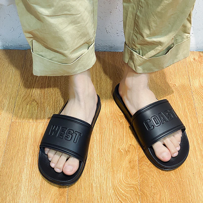 

Designer Slippers Men Bathroom Soft Non-slip Casual Outdoor Thick Bottom Men's Home Breathable Light Shoes For Sandals
