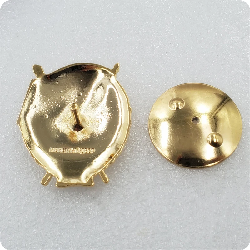 Медаль 4 с надписью Советский Союз приз милитари красным баннером номером на