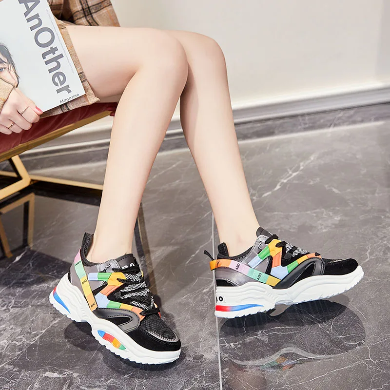 Женские кроссовки на толстой подошве повседневные дышащие черного и белого