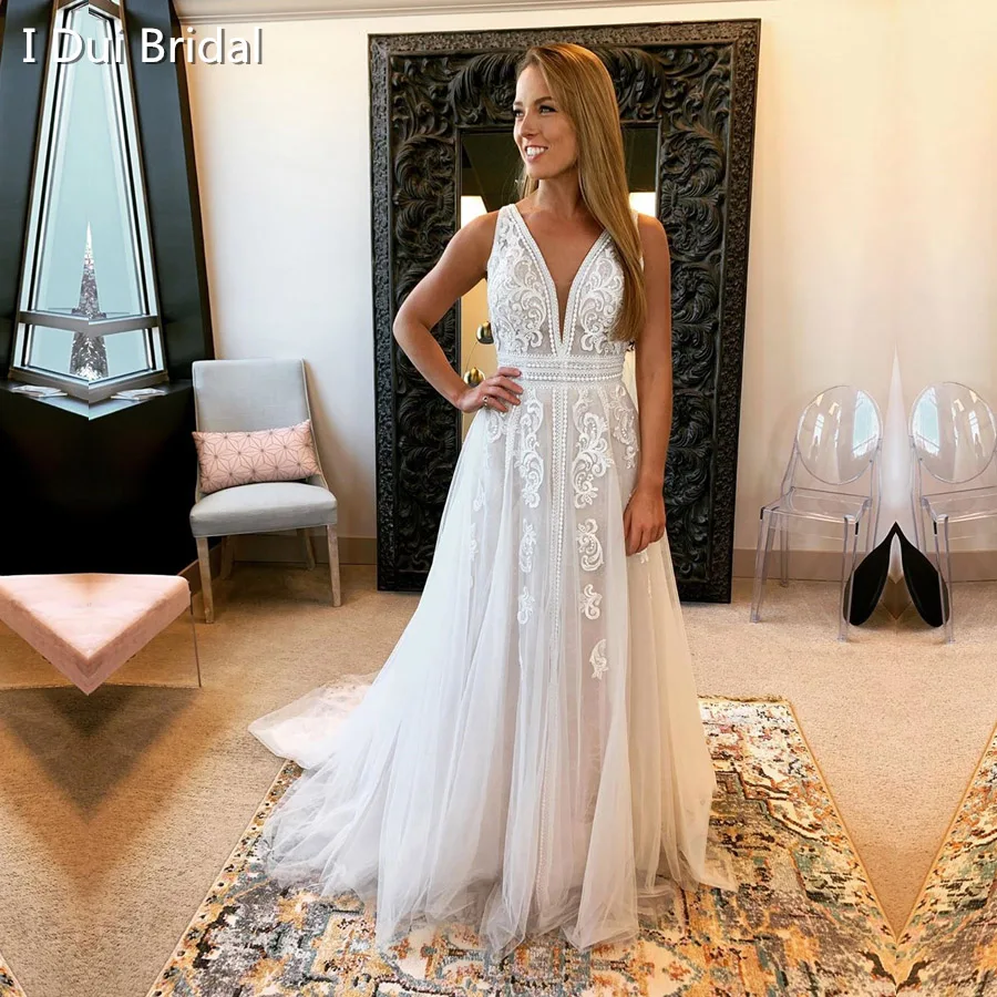 Уникальное кружевное свадебное платье А силуэта с v образным вырезом бохо