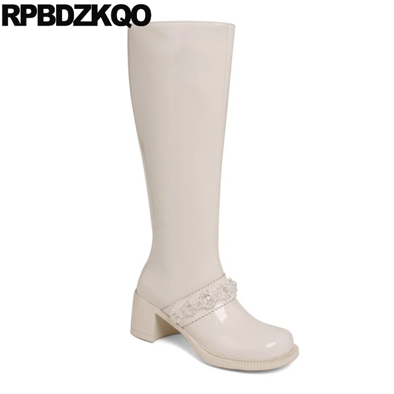 Женские сапоги из лакированной кожи с круглым носком на высоком каблуке | Обувь