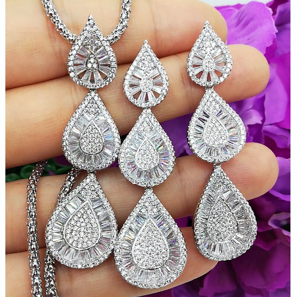 Комплект женских ювелирных изделий из серёг и кольца с фианитом|Ювелирные