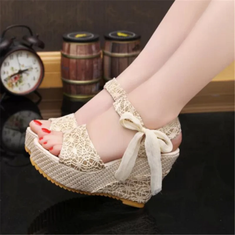 Женские босоножки на танкетке с цветочным принтом туфли бантом и лентами