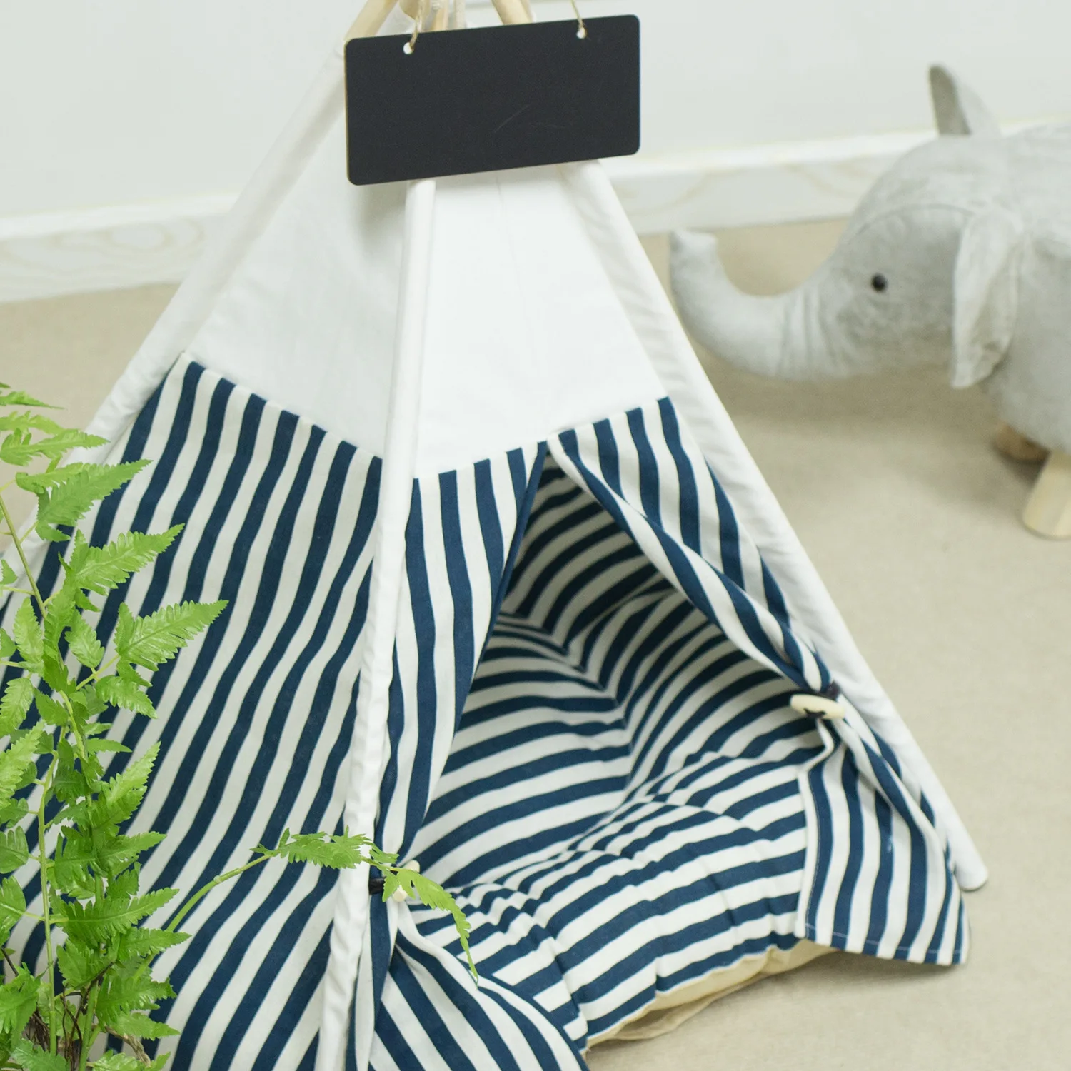 

2021 Stripped Wood Canvas Tipi Fold Pet Tent Small Animals Beds Dog Bed Portable Indoor Outdoor Pet Travel Supply Pet House Mats