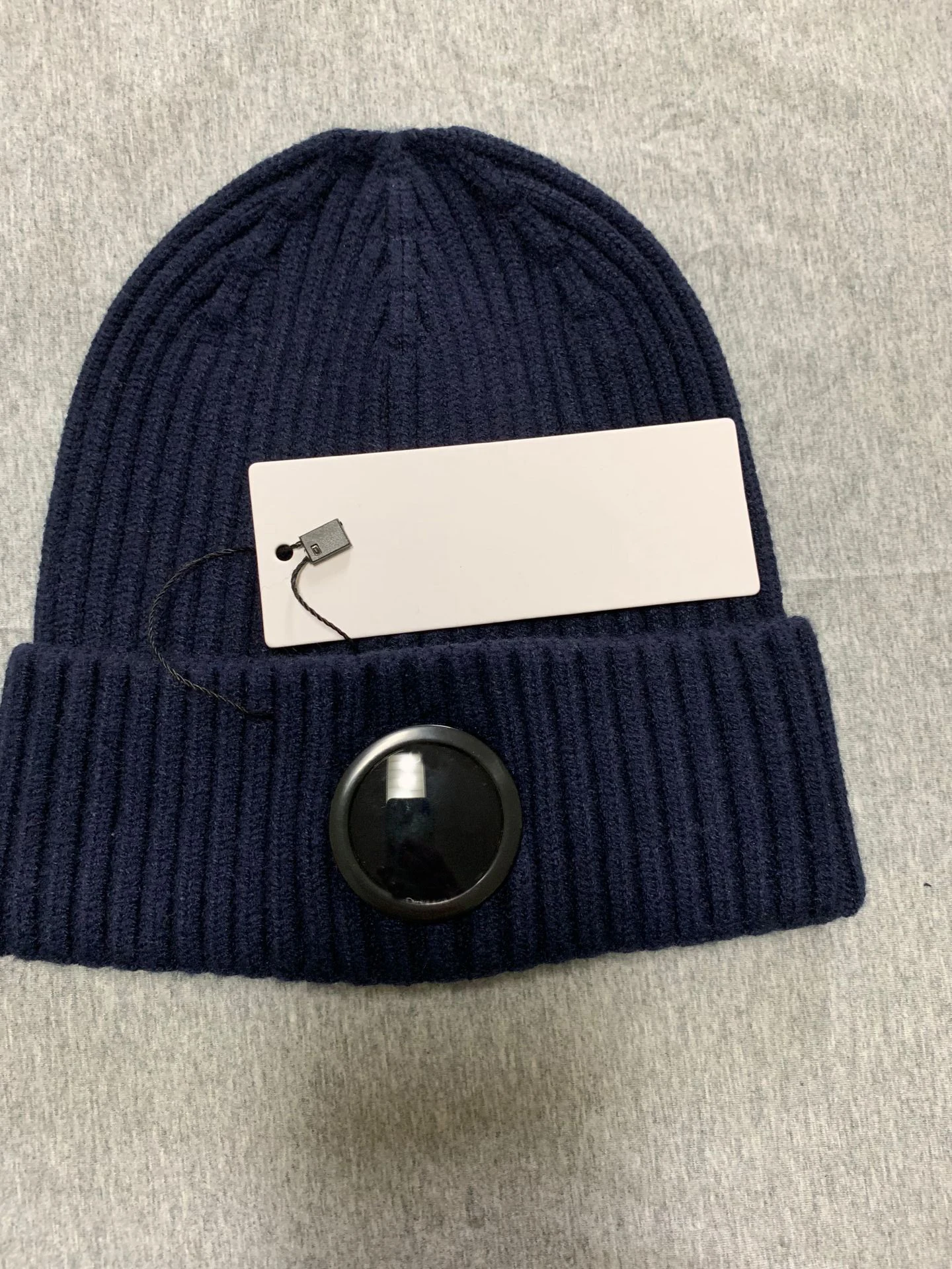 

Unisex knitted warm fashion cap