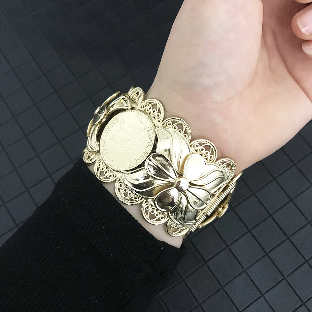 

Dubai Gold Wide Coin Bracelet Women's Wedding Dress Wrist Ornament Hollow Flower Design Arm Bracelet Jewelry