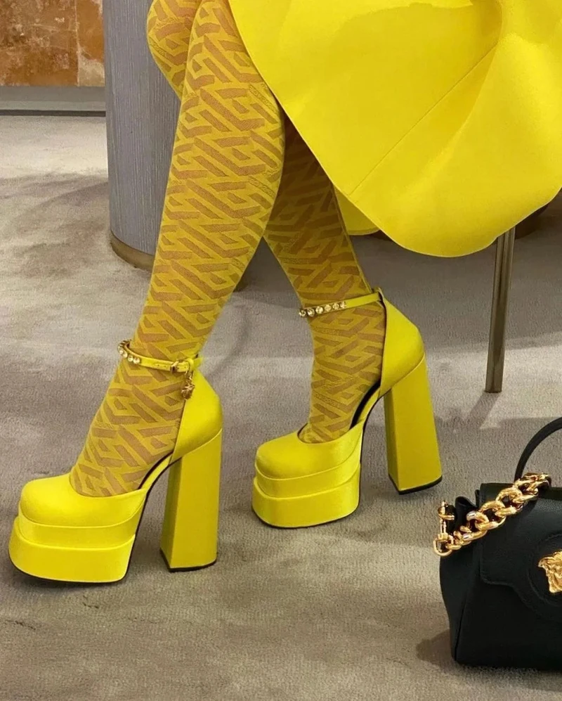 

New Brand Designer Pumps Luxury Satin Cloth Crystal Buckle Spring Summer Female Party Runway Shoes Round Toe High Heels Women
